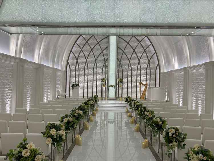 白を基調としたチャペル