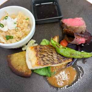 試食させていただきました。お肉も魚も美味しかったですが、鯛めしの出汁がきいててとても好きでした。