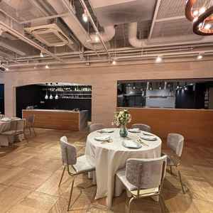 オープンキッチンのある披露宴会場