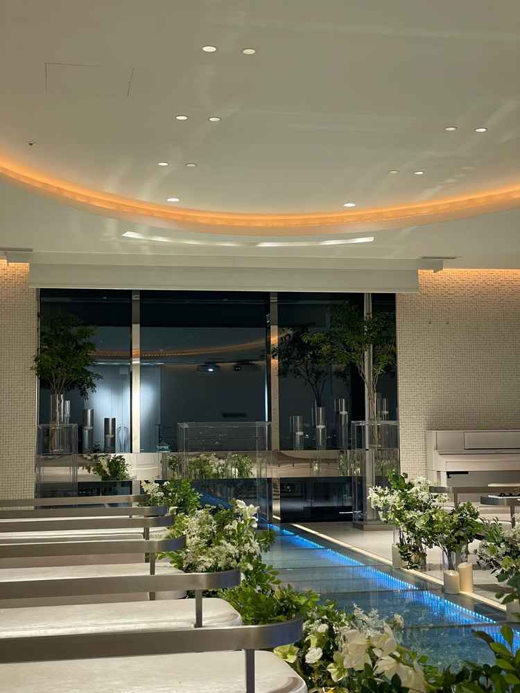 ノーマルのチャペルです。椅子がふかふかでした。名古屋城が見えます。