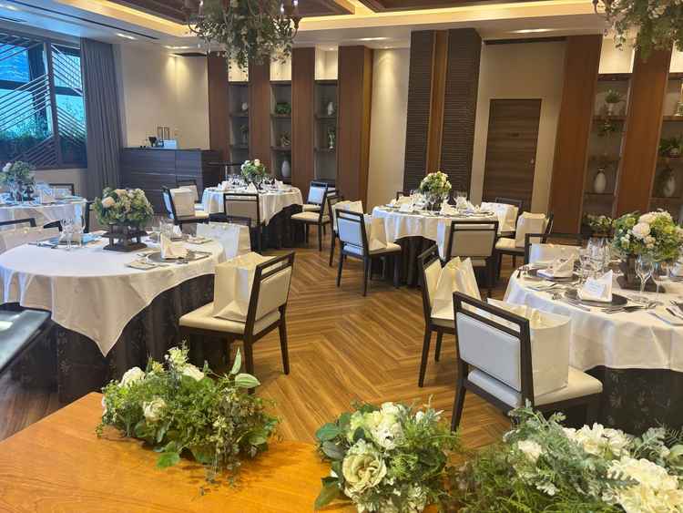 こちらの披露宴会場は暖かみがある雰囲気でした。