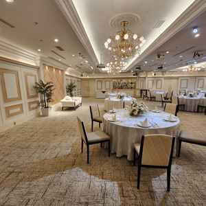 広めの会場も少人数用に区切って使うことも出来るとのことで、選べる幅が広くてよかったです。