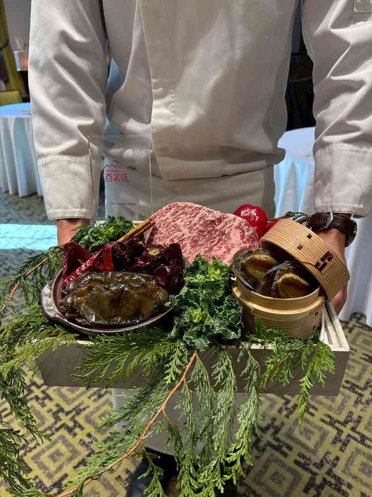 シェフの方から本日の試食で使用する食材の紹介がありました。