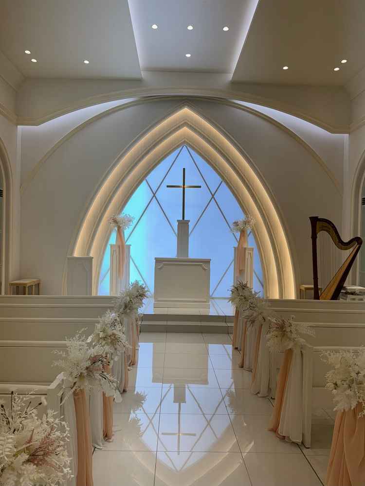 全体的にホワイトなチャペルです