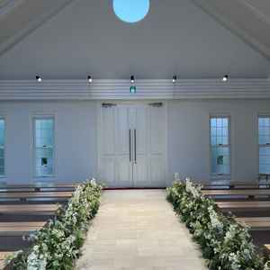 ヴァージンロードを振り返ったところです。