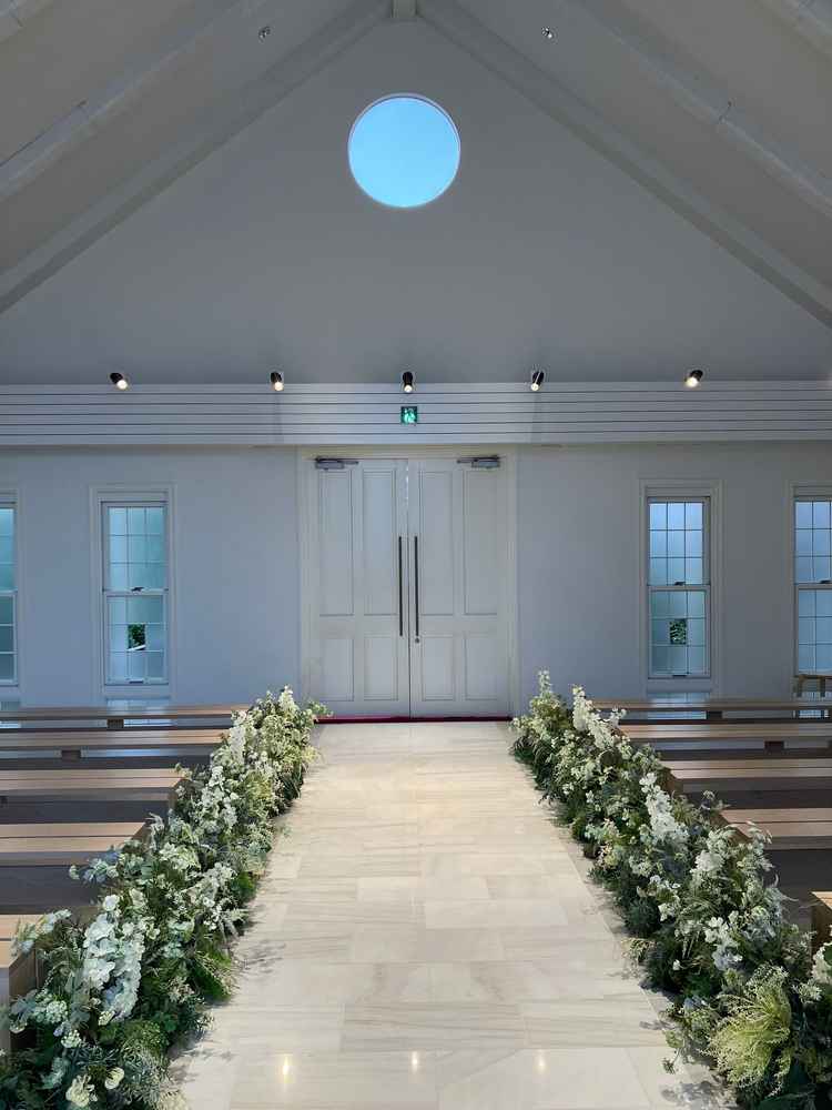 ヴァージンロードを振り返ったところです。