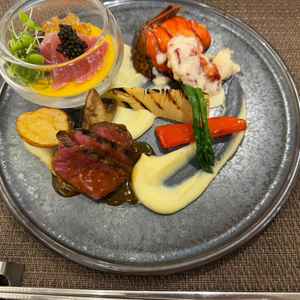 当日のコースを一皿にまとめた試食料理。