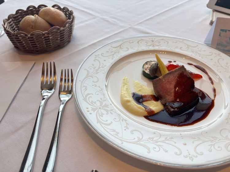 試食は豪華でどれも美味しくレストランは百名店にも選ばれる実力で満足度の高い内容でした。