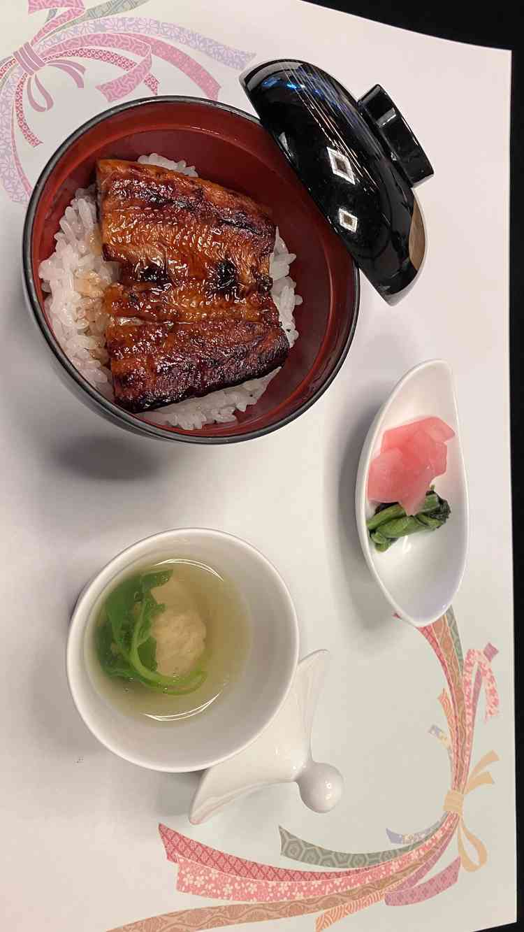 試食をいただきました。しっかりしたコース料理を頂けて鰻もありました。味も美味しくて感動しました。