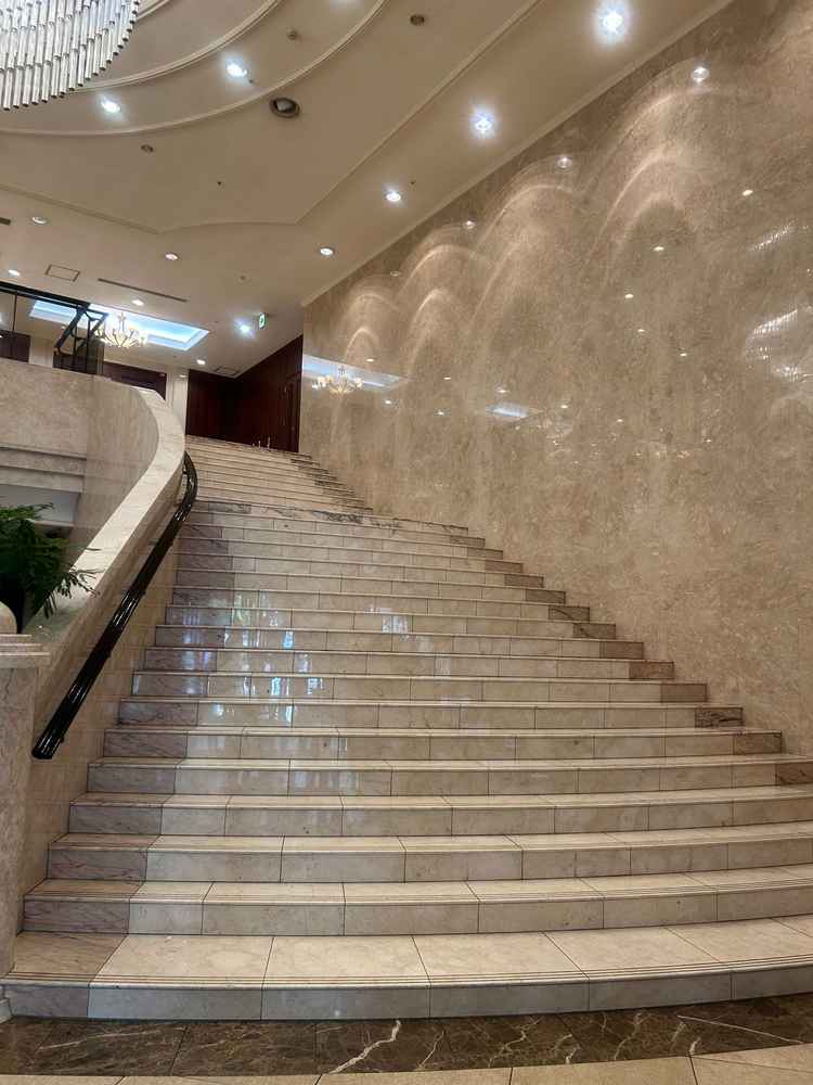 そのほかに建物内の大階段で写真を撮るケースもあるそうでこれもいいなと思った。