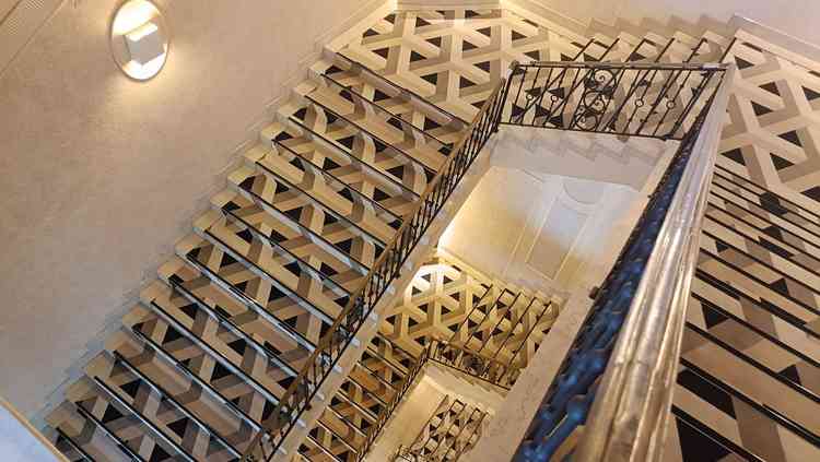 螺旋階段。ここに限らず建物全体どこを撮ってもいい感じになりそうな会場だと思った。
