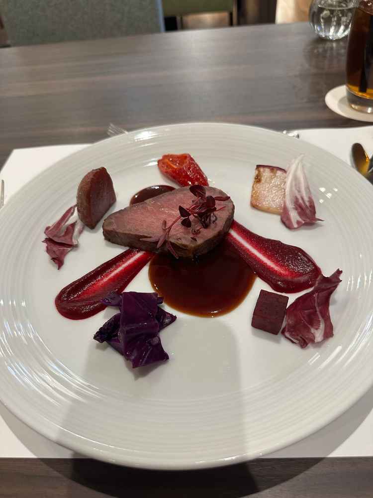 お肉は味も見た目も華やかで言うことなく美味しかったです