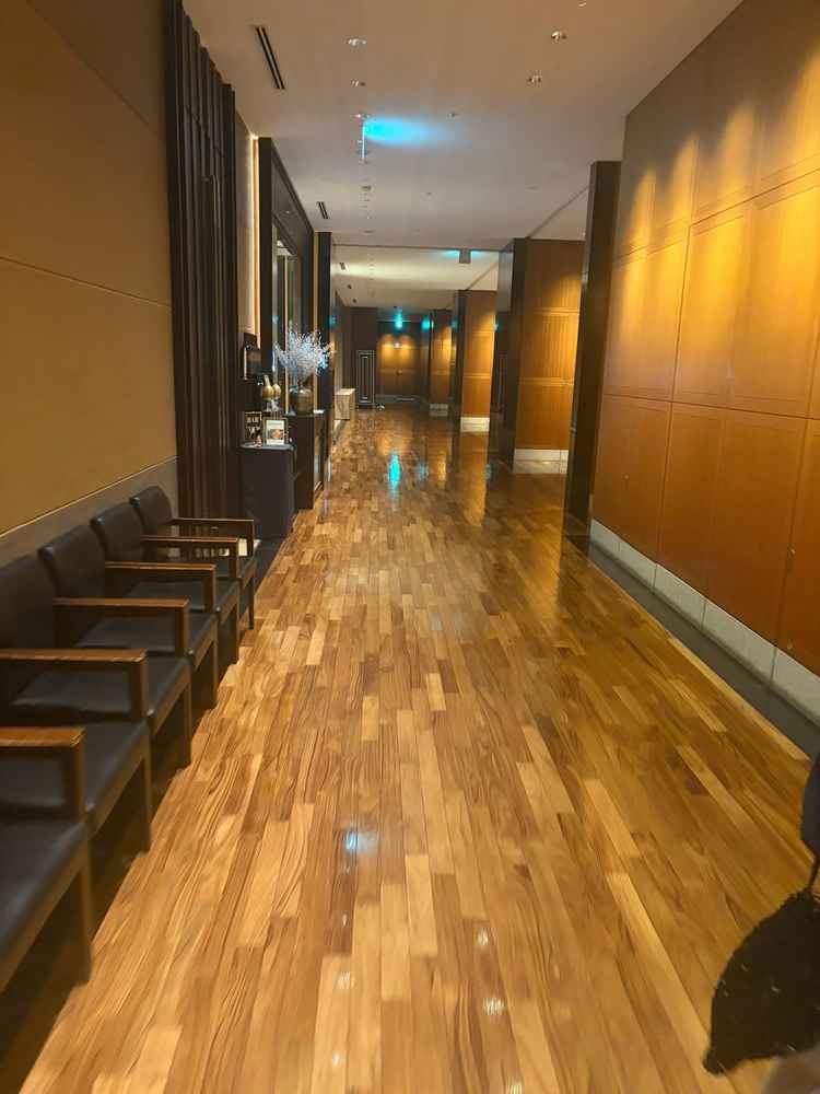 挙式や披露宴、待機場を繋ぐ廊下が落ち着いていて良かった