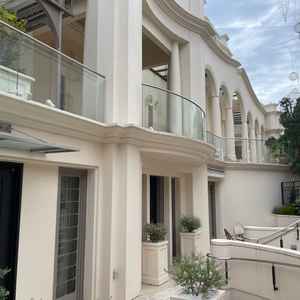 ブライダルサロン兼チャペルのある建物