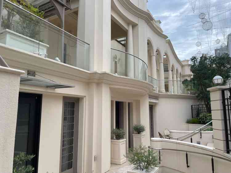 ブライダルサロン兼チャペルのある建物