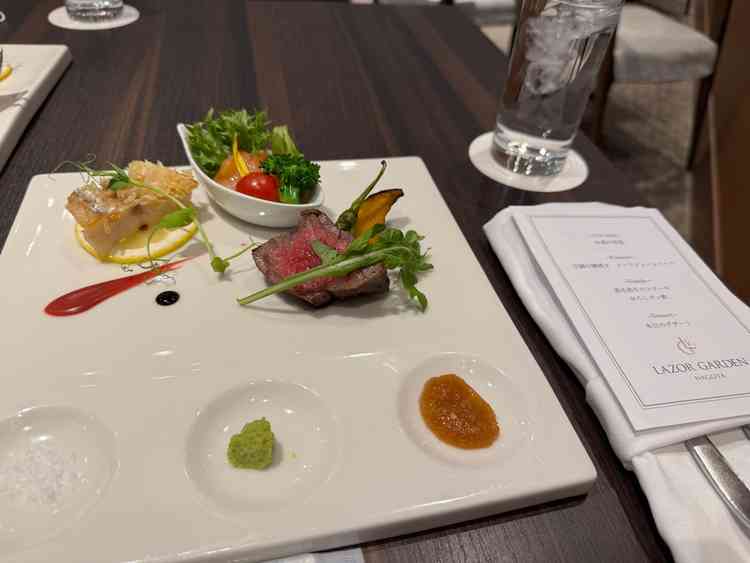 鯛、ステーキ、サーモンなど、どれも美味しい。自分たちのコースをシェフと一緒に創り上げることができる