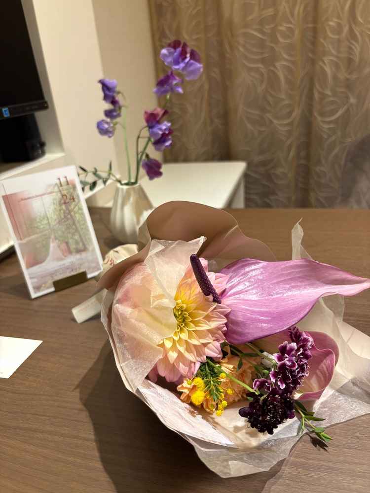 記念にと生花の小さいブーケをいただきました。