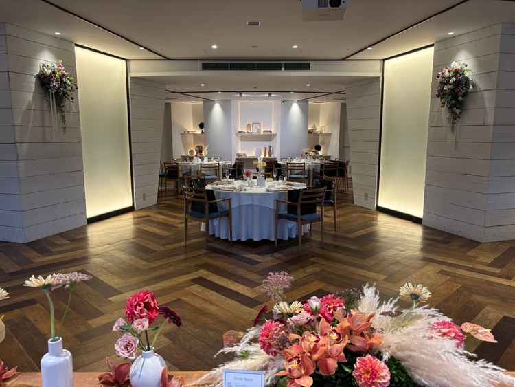 披露宴会場高砂からの写真