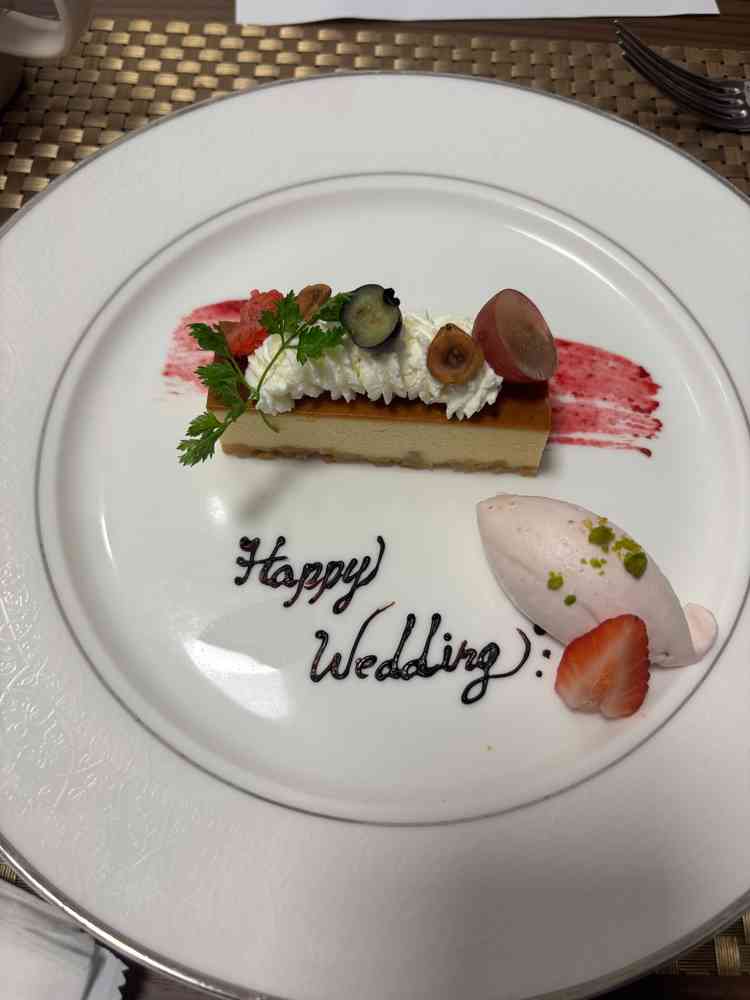 デザートのお写真です。ムースが特に美味しかったです。