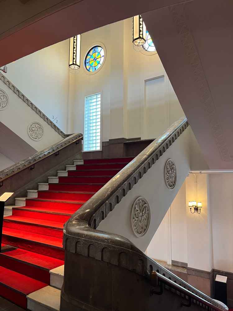 建物入り口の階段