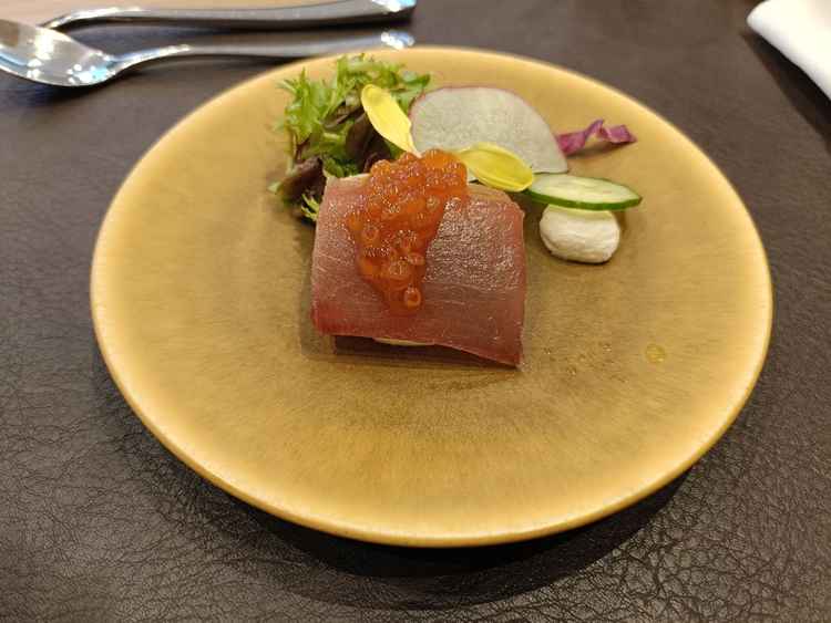 一風変わった前菜。ガリ味のムース？が印象的。