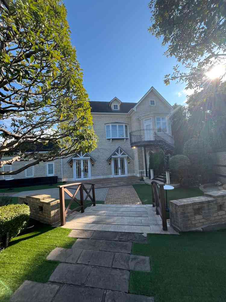 会場のガーデンの写真です。見学時は晴れだったのでまさに、お昼の時間だったら最高だなと思いました。