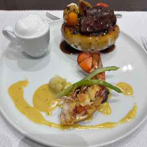 和洋選べる食事には、どちらもしっかりこだわりがありとても美味しくいただきました。