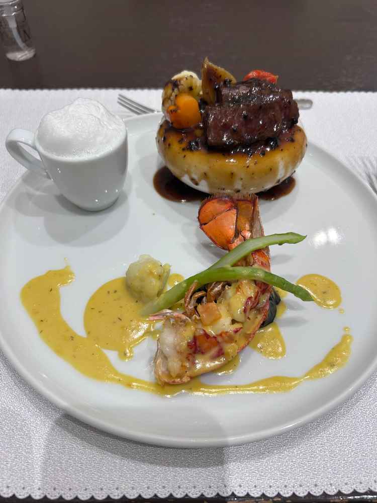 和洋選べる食事には、どちらもしっかりこだわりがありとても美味しくいただきました。