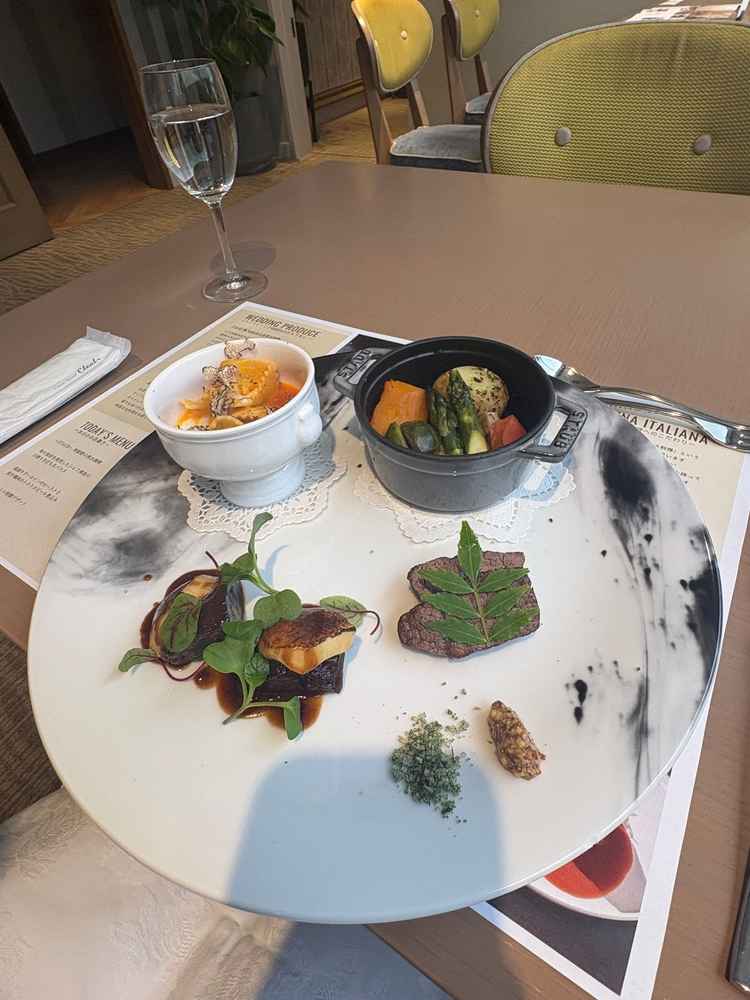 料理の試食ができました。お肉が柔らかくて美味しかったです。