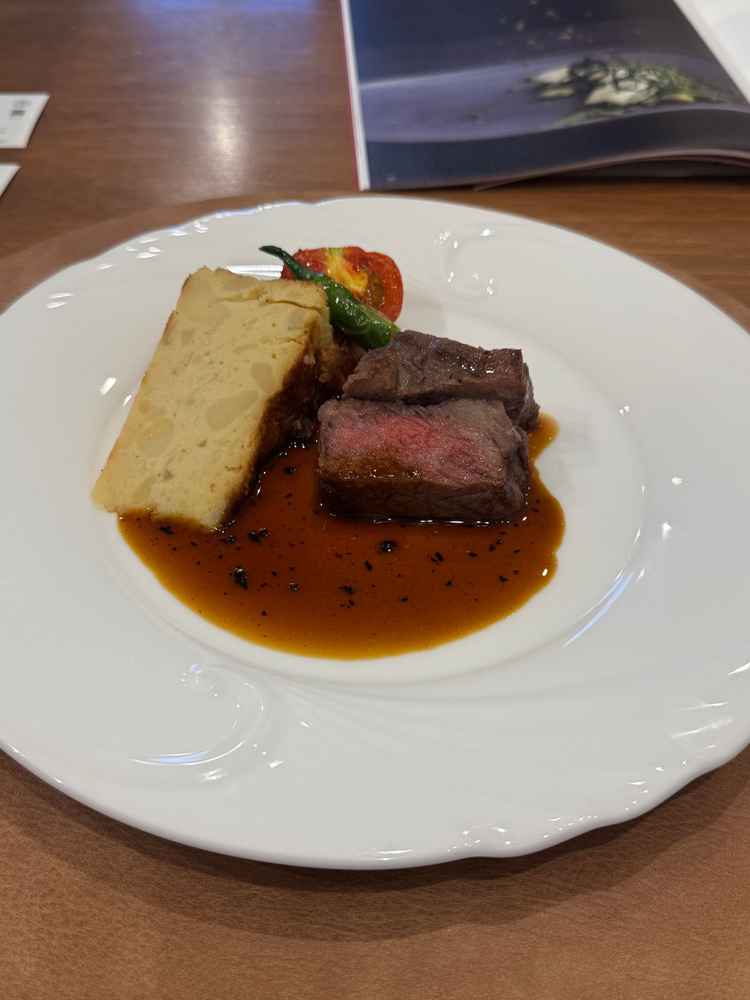 試食のお肉。2人でシェアするように言われました。
