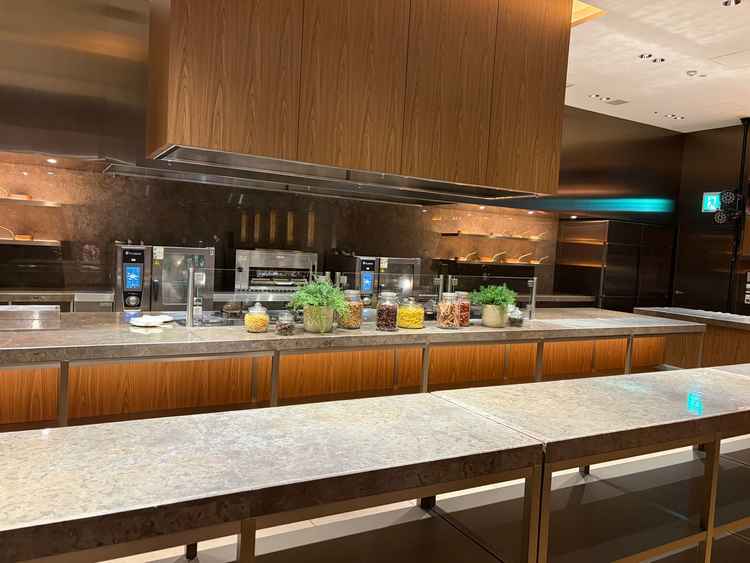 ボールルームのオープンキッチンです。キッチンでの演出もあるとのことで、とても素敵でした。