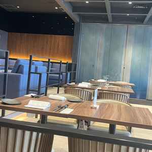 披露宴会場がランチ会場になっておりこじんまりしてて良かったです綺麗でランチも美味しそうでした 行きた