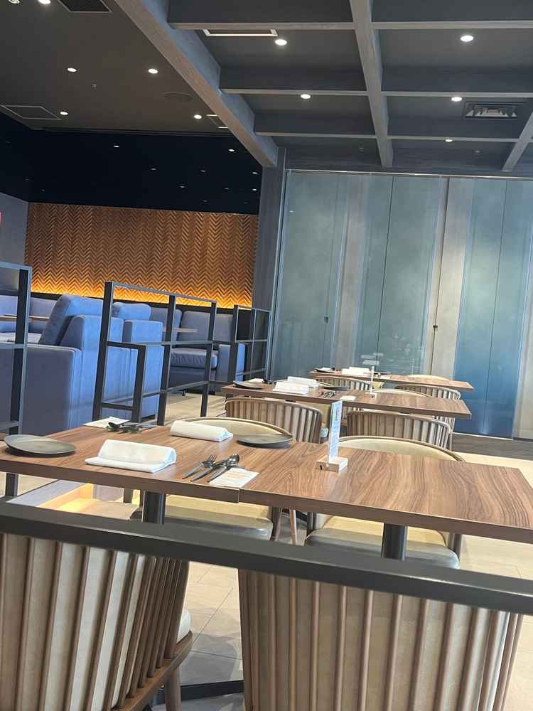 披露宴会場がランチ会場になっておりこじんまりしてて良かったです綺麗でランチも美味しそうでした 行きた