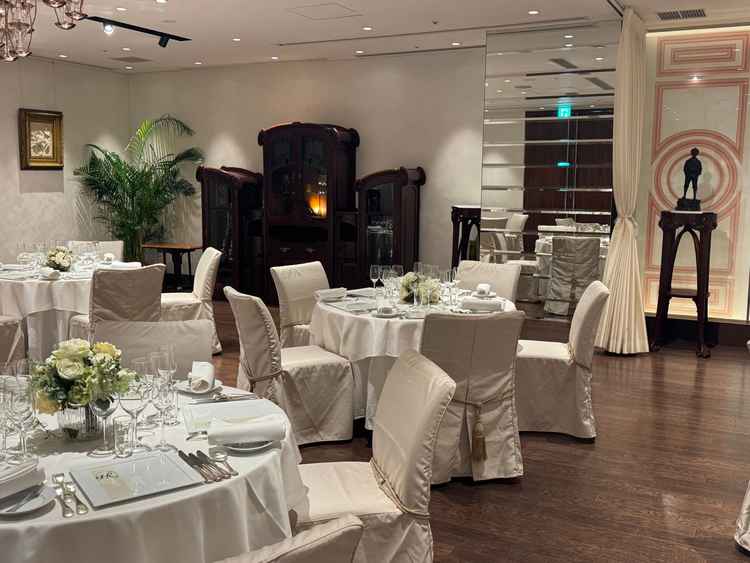 もう一か所の披露宴会場。広くて高級感がありました。