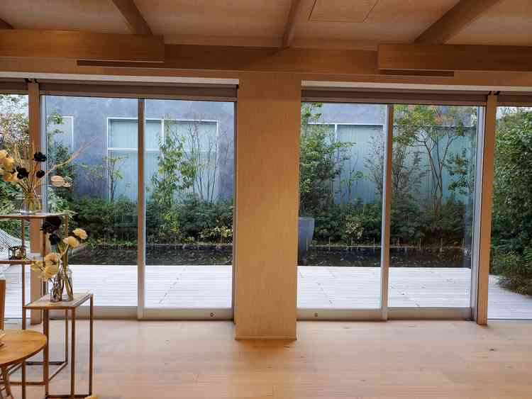 披露宴会場の中庭です。ここから入場する演出もできます。