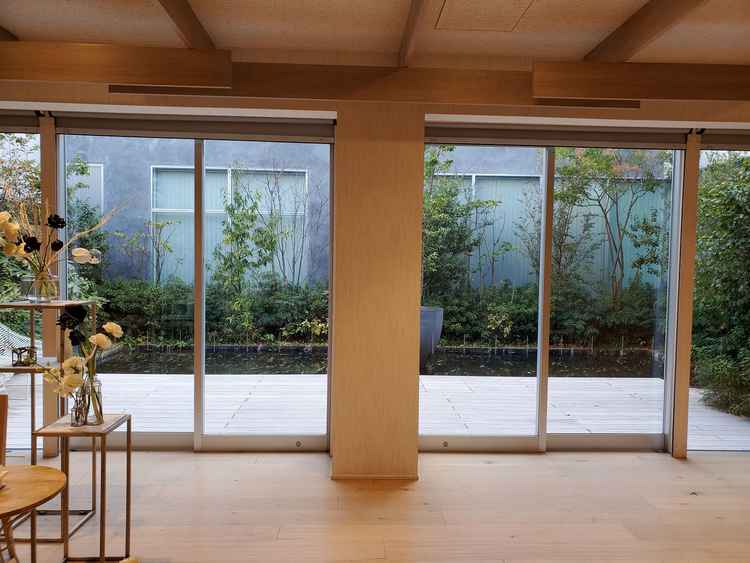 披露宴会場の中庭です。ここから入場する演出もできます。