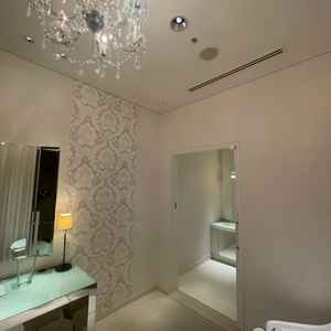 チャペル入場直前の待機場所、お手洗いもありスペースも十分