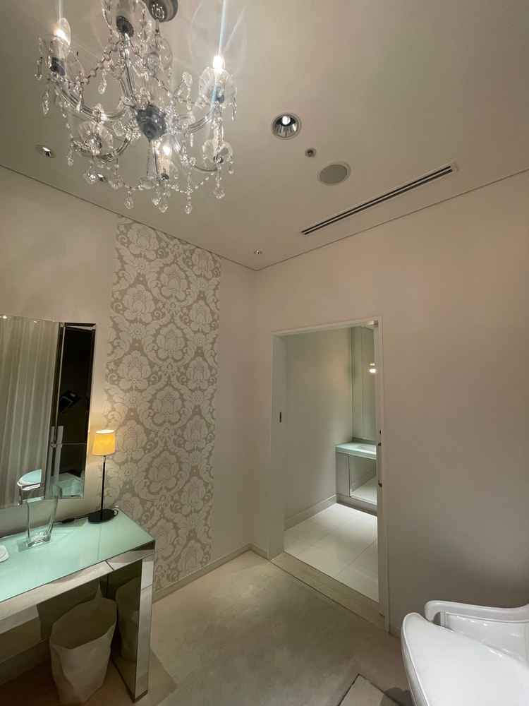 チャペル入場直前の待機場所、お手洗いもありスペースも十分