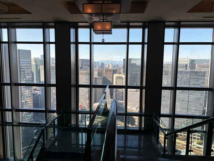 日本橋の街並みを背景にした写真撮影スポット