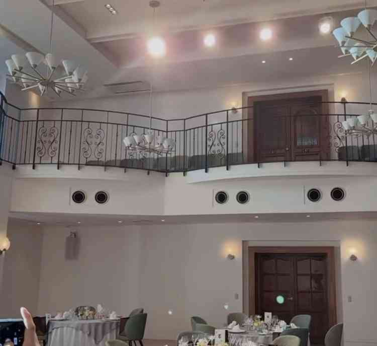 華やかな披露宴会場