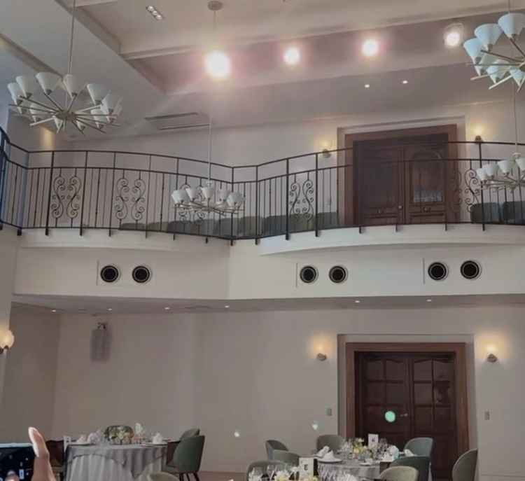 華やかな披露宴会場