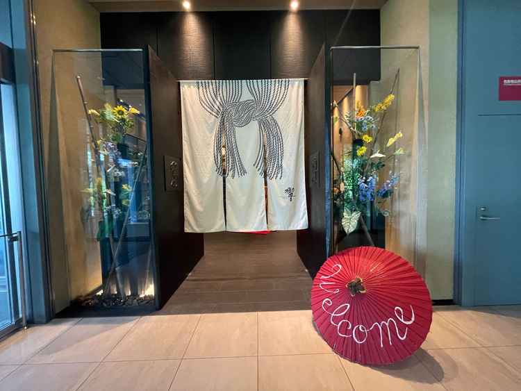 受付前、のれん含めアレンジ可能