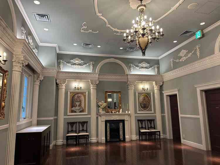 チャペル前のお部屋