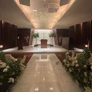 入場前にプロジェクターで両親への感謝のムービーが流れるみたいです。すごく感動していいと思った。