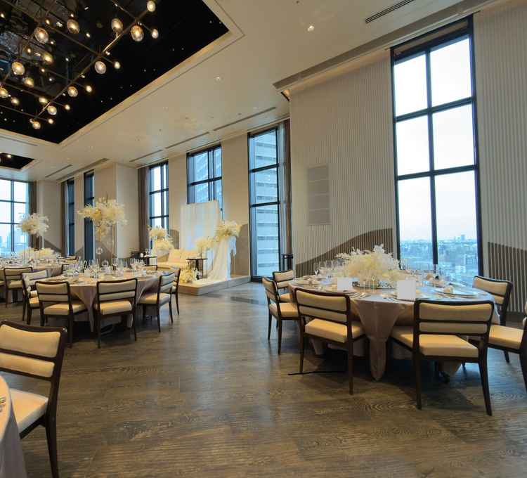 披露宴会場、ガラス張りで眺望が良い