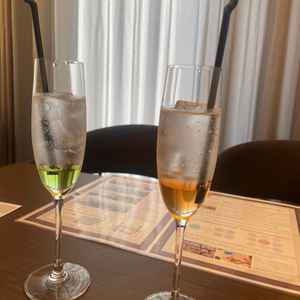 ウェルカムドリンク。青リンゴと桃。