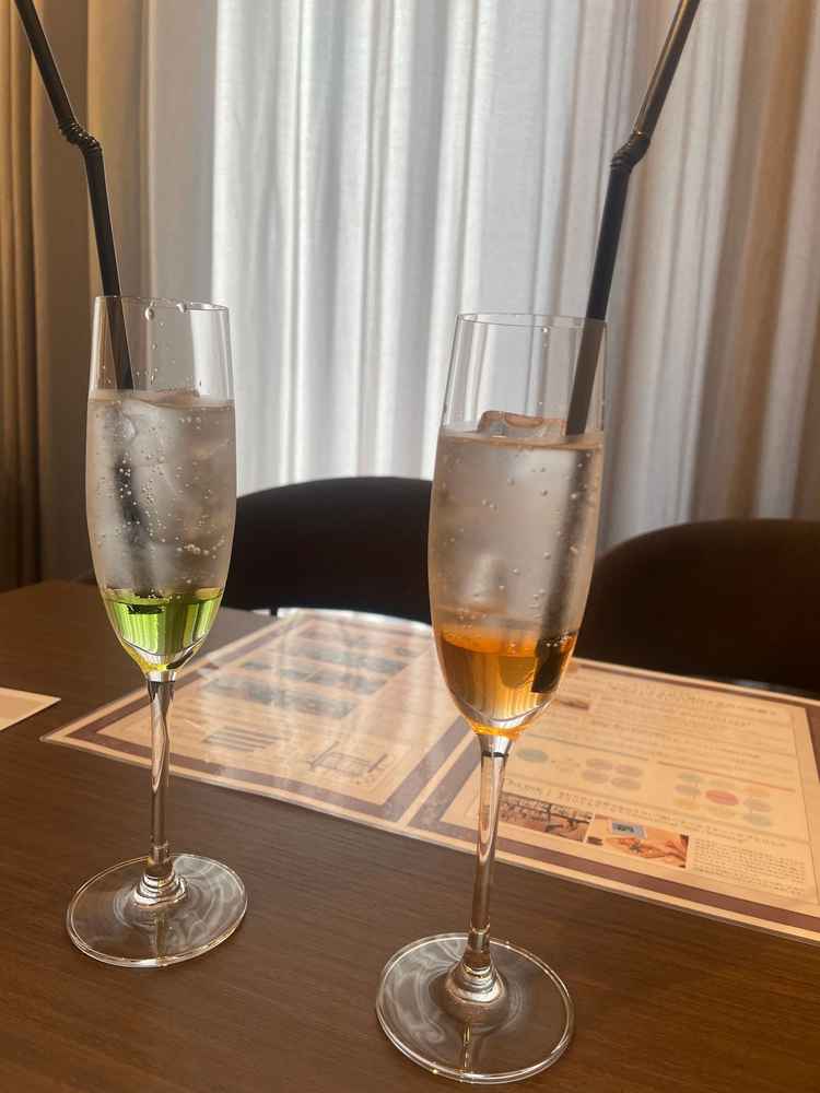 ウェルカムドリンク。青リンゴと桃。