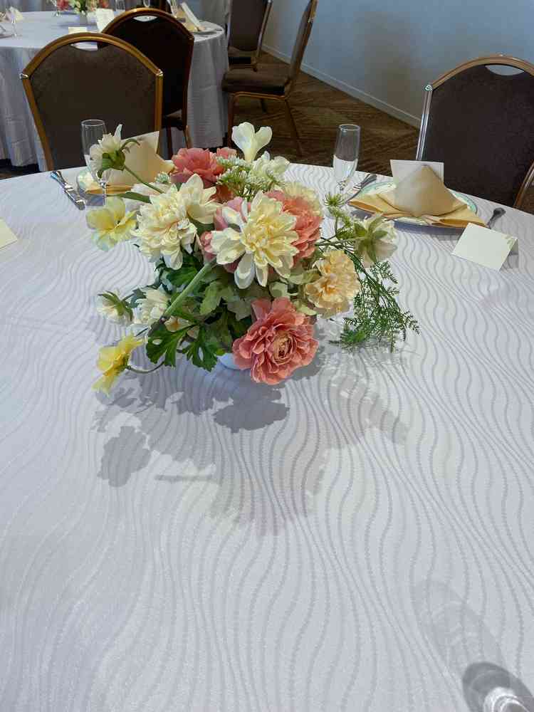 お気に入りのテーブルの花。色合いが会場にピッタリでした。