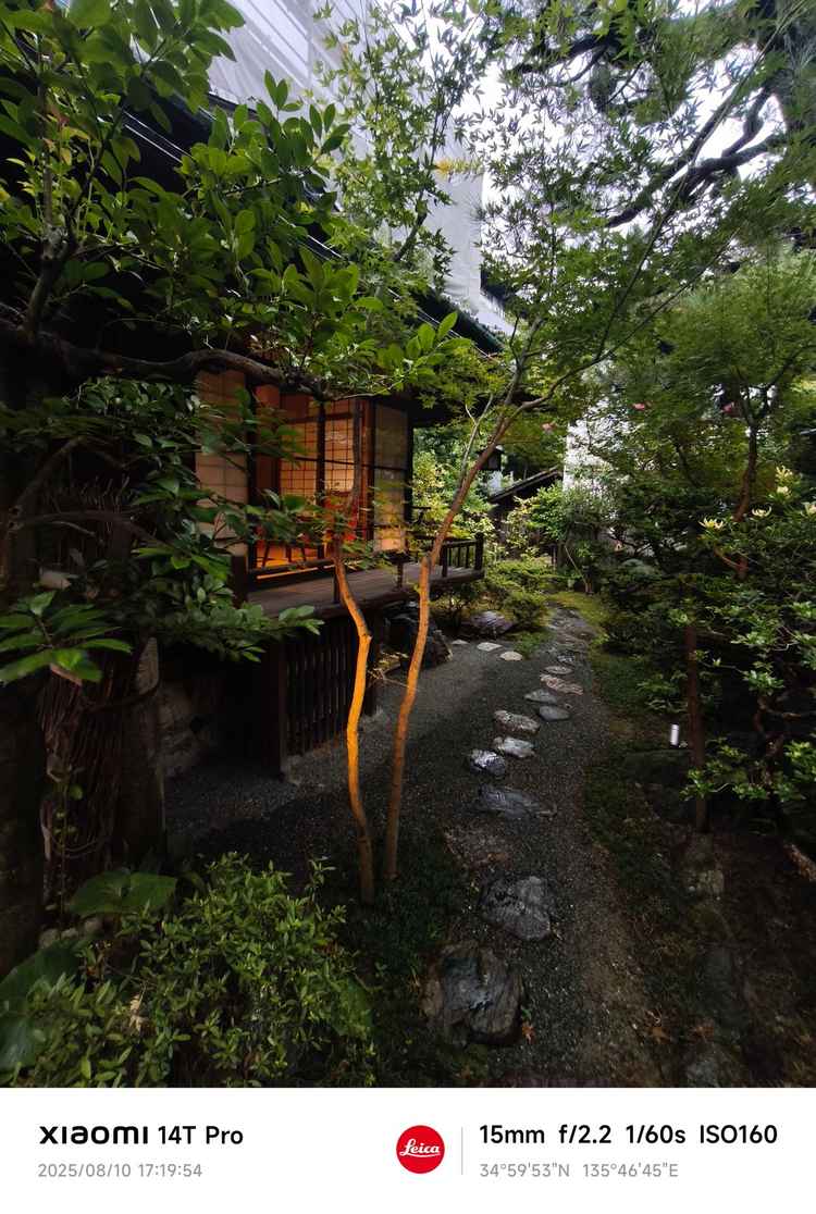 待合室から見える庭園