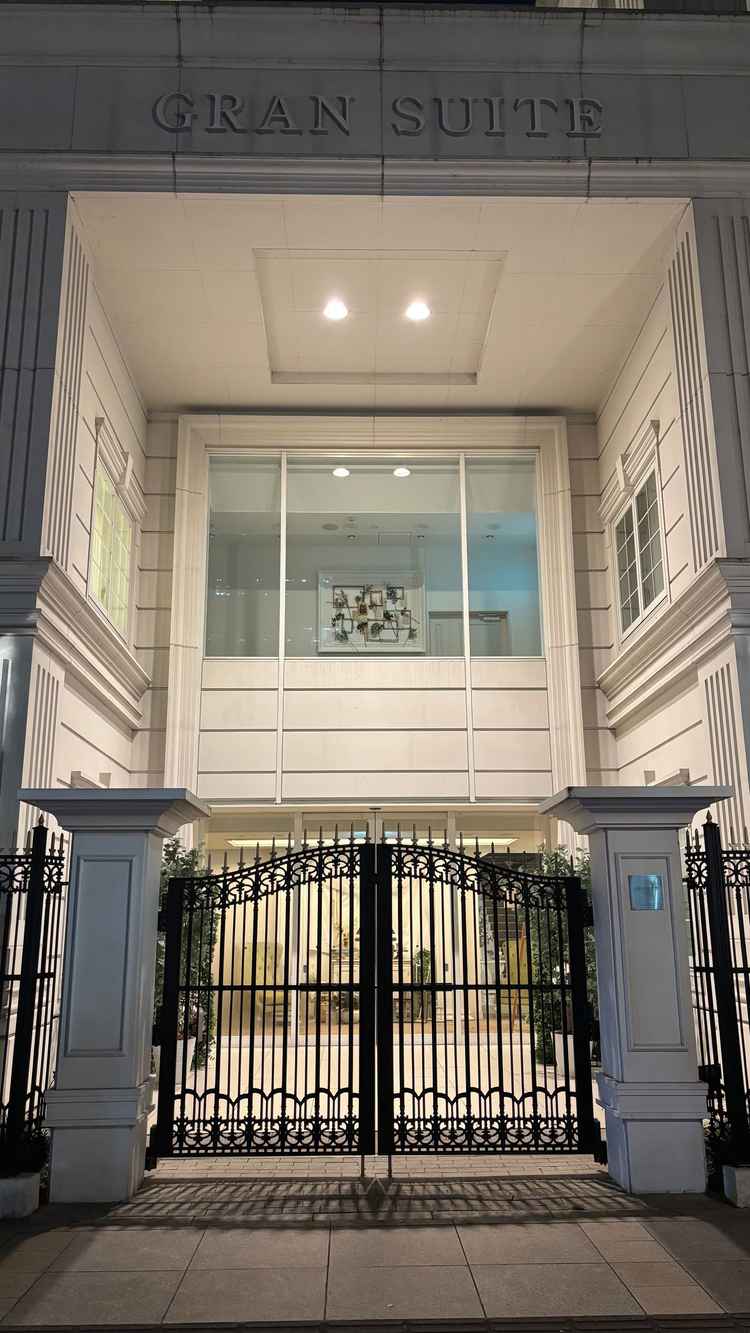 白を基調とした式場の外観はとても綺麗でした。